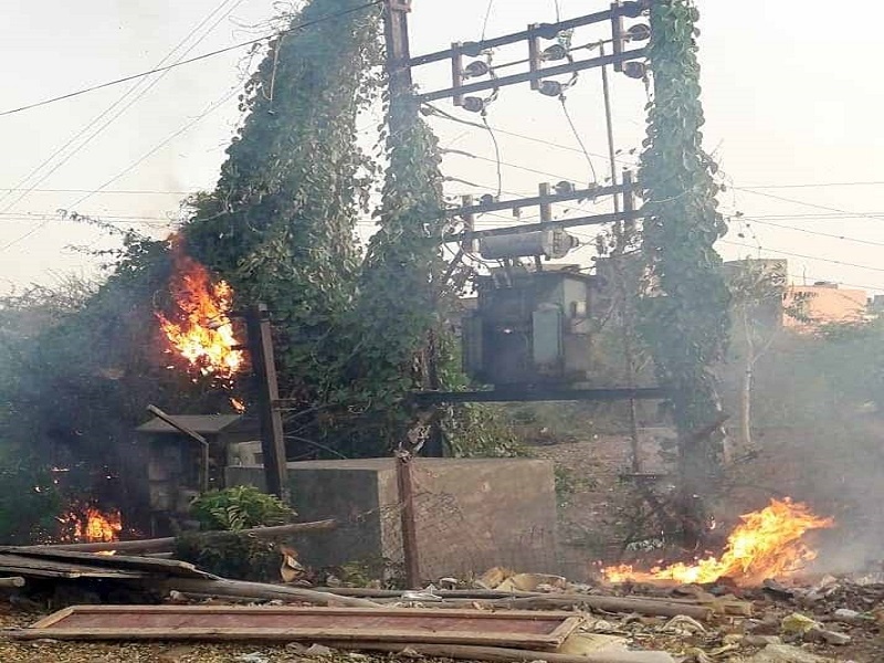Fire in electricity dp near cidakot mandai | सिडकोत मंडईजवळील विद्युत डीपीला आग