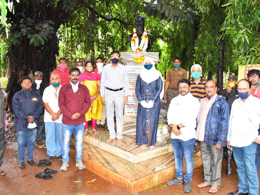 Celebration of Kalamaharshi Baburao Painter Jayanti on behalf of Municipal Corporation | महापालिकेच्यावतीने कलामहर्षी बाबूराव पेंटर जयंती साजरी