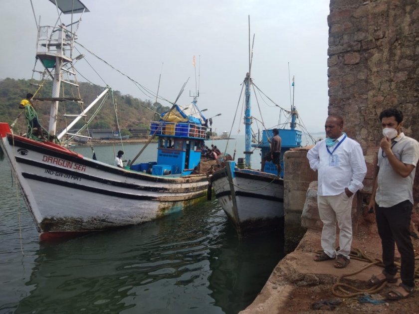 CoronaVirus Marathi News Goan trawlers seized Karwar 29 workers quarantine SSS | CoronaVirus News : एलईडी मासेमारी करणारे 2 ट्रॉलर पकडले, 29 कामगार क्वारंटाईन