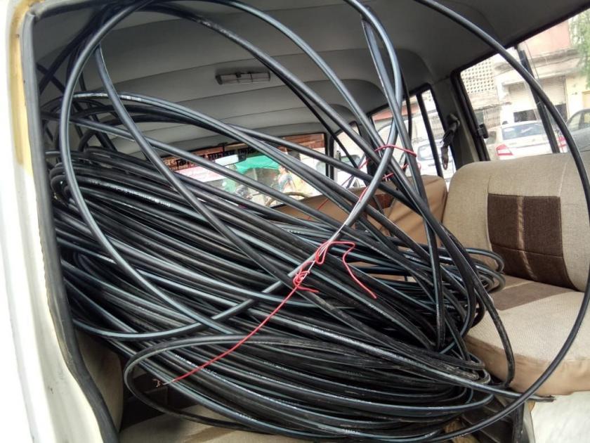  Unauthorized fiber optic cable network on homes, electric poles | घरे, विद्युत पोलवर अनधिकृत फायबर आॅप्टीक केबलचे जाळे