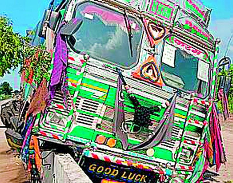 The rice in the truck is government? | ट्रकमधील तांदूळ शासकीय?