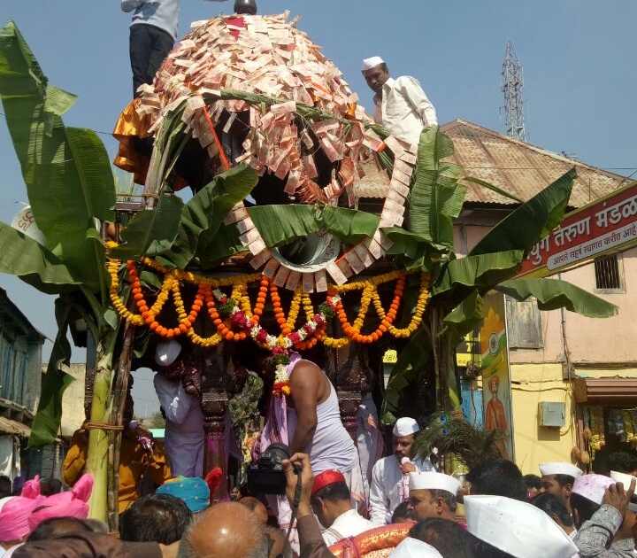 Rath Yatra starts in Aundh, Uda gan ambe rise alarm: presence of thousands of devotees in Maharashtra and Karnataka | औंधमध्ये रथोत्सवास प्रारंभ, उदे गं अंबे उदेचा गजर : महाराष्ट्रासह कर्नाटकातील हजारो भाविकांची उपस्थिती