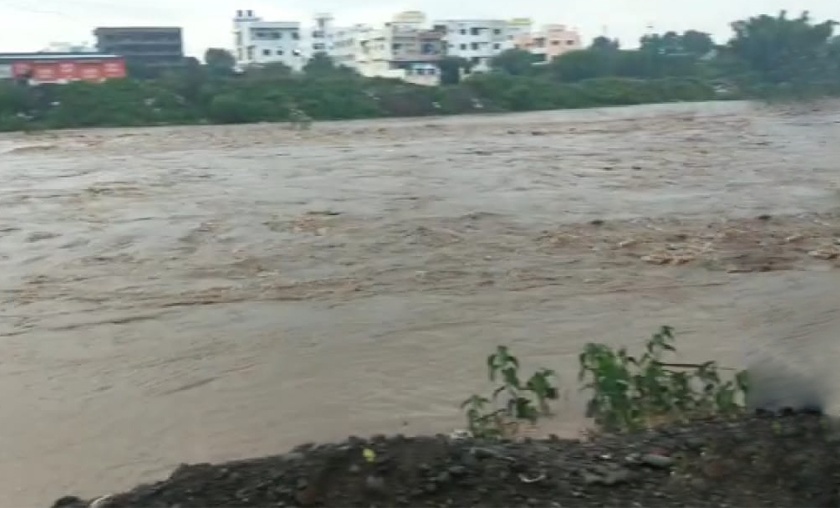 Water increased at Bindusare, flooded Karpar | बिंदुसरेला पाणी वाढले, कर्पराला पूर