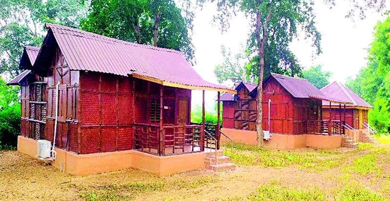 Awaiting the inauguration of the first Assam pattern bamboo hut in the district | जिल्ह्यातील पहिले आसाम पॅटर्नचे बांबू हट उद्घाटनाच्या प्रतीक्षेत