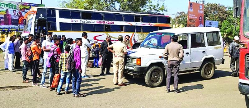 RTO action on private passenger bus | खासगी प्रवासी बसवर आरटीओची कारवाई