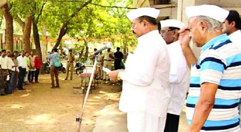 Oath taken for Independent Vidarbha State | स्वतंत्र विदर्भ राज्यासाठी घेतली शपथ