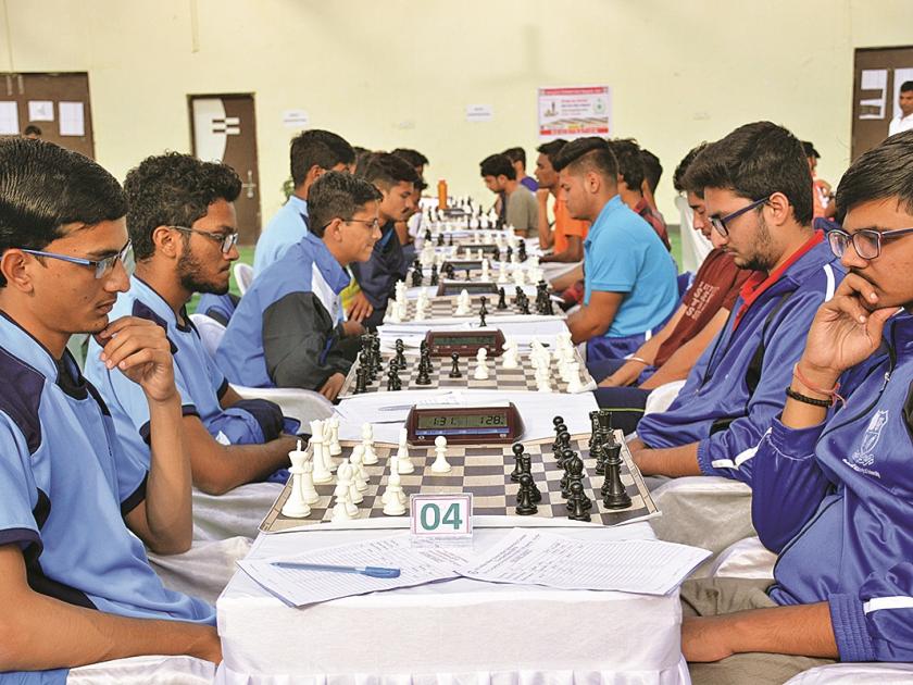 Chess Contest; University of Ujjain blown away! | आंतरविद्यापीठ बुद्धिबळ स्पर्धा ; पुणे विद्यापीठाने उडविला उज्जैनचा धुव्वा!