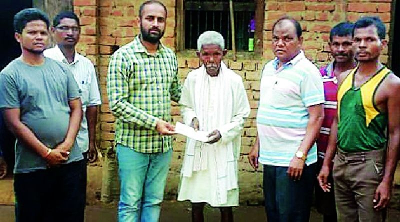 Four lakhs of help to the deceased's family | मृतांच्या कुटुंबीयांना चार लाखांची मदत