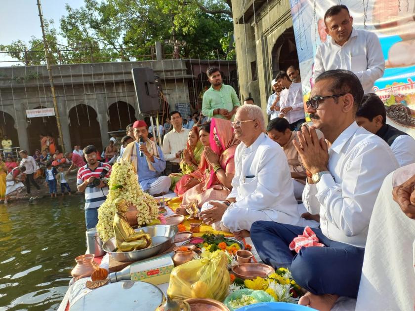 Goda Pujan blossomed on Ramkunda | गोदा पूजनाने रामकुंडावर फुलला चैतन्याचा मळा
