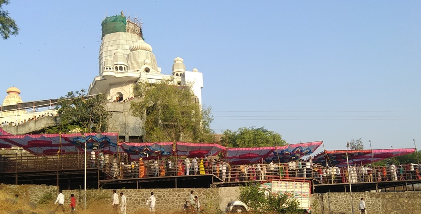 Devotees rush for darshan of Rajureshwar in hot temprature | राजुरेश्वराच्या दर्शनासाठी भर उन्हात भाविकांची मांदियाळी