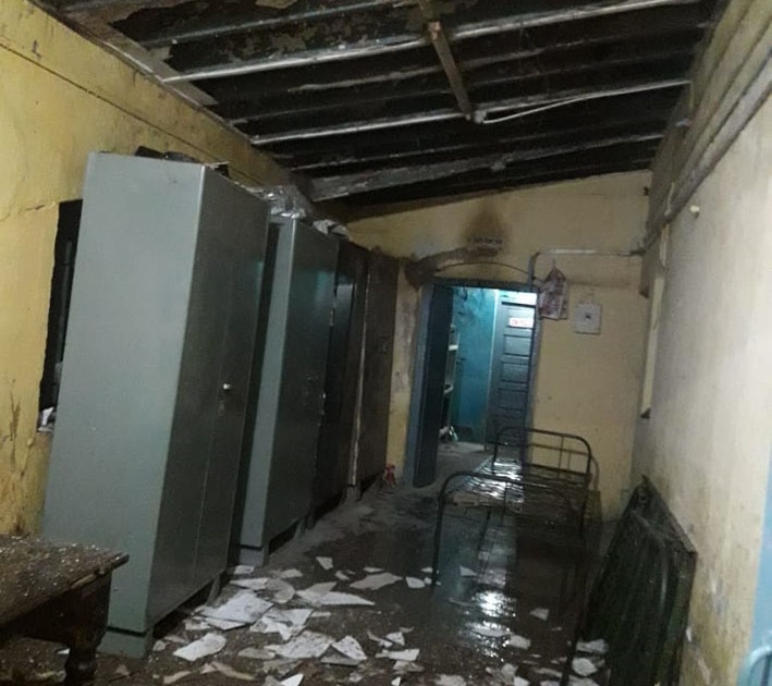 The roof of 'POP' collapses in Kadim police station | कदीम पोलीस ठाण्यातील ‘पीओपी’चे छत कोसळले