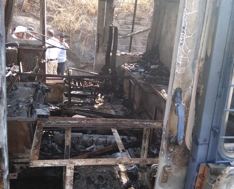 Gas tanker fire in Kasara Ghat | कसारा घाटात गॅस टँकरला आग