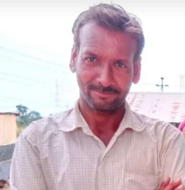 Suicide by strangulation of a farmer in Rendala | रेंडाळा येथील शेतकऱ्याची गळफास घेऊन आत्महत्या