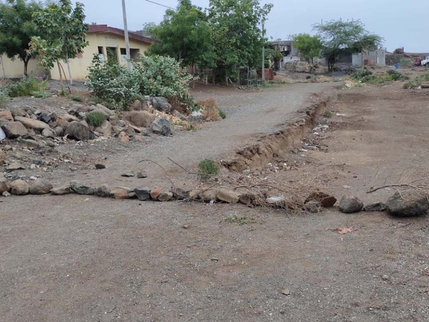 Sarangkheda village closed for three days | सारंगखेडा गाव तीन दिवस पूर्ण बंद