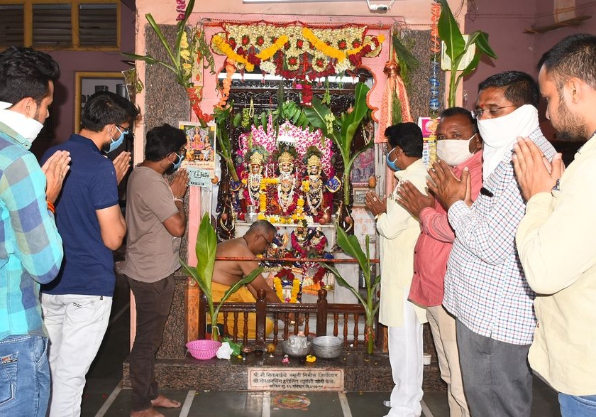 After the Aarti of Rama, the temple was closed again | रामाची आरती केल्यानंतर पुन्हा बंद झाली राममंदिरे