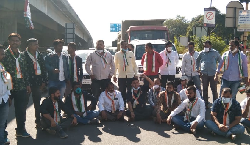 Roadblocks in Nashik to protest Sameer Bhujbal's arrest | समीर भुजबळ यांच्या अटकेच्या निषेधार्थ नाशकात रास्ता रोको