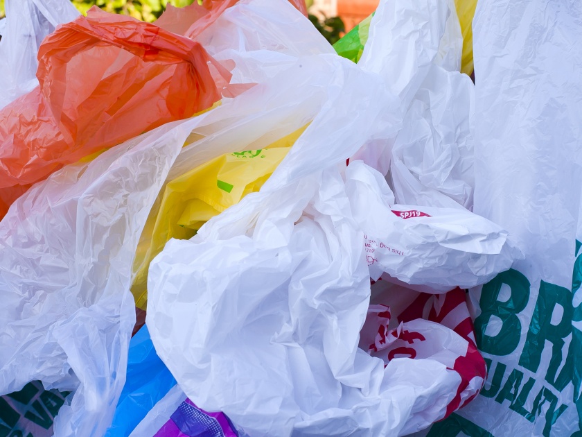 Four hundred kilo plastic bags seized in Yeola | येवल्यात चारशे किलो प्लॅस्टिक पिशव्या जप्त