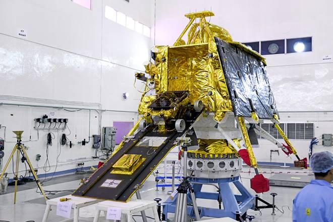 Editorial on Salute to the stubborn proficiency of space scientists for Chandrayan 2 Mission | अंतराळ वैज्ञानिकांच्या जिद्दी नैपुण्याला सलाम!