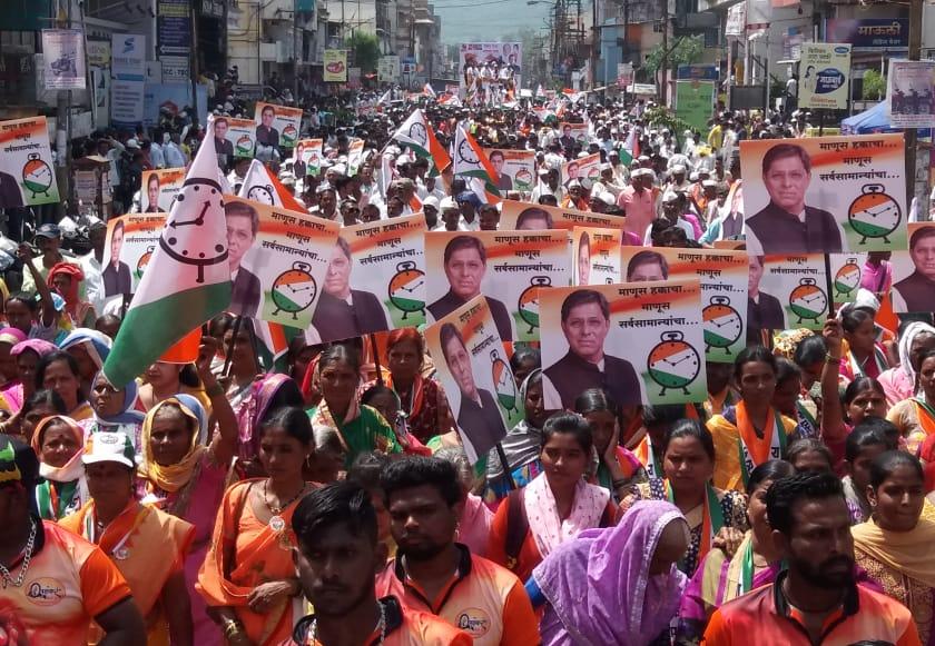 Demonstrations of power of NCP were also demonstrated | Maharashtra Vidhan Sabha 2019 : राष्ट्रवादी काँग्रेसचेही तोडीस तोड शक्तिप्रदर्शन