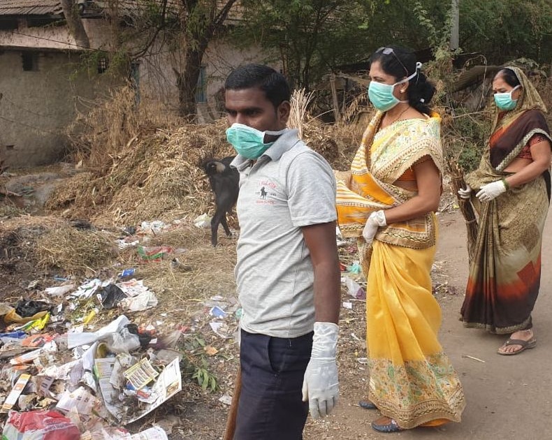 Zilla Parishad members started their own cleanliness drive | जिल्हा परिषद सदस्यांनी स्वच्छता अभियानास स्वत:पासून केली सुरुवात