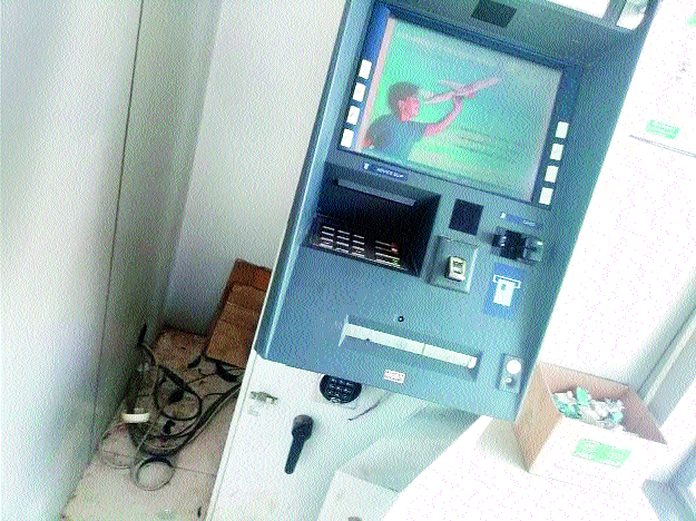  Three suspected ATMs in Masroor were stolen by night | मसूरमध्ये तीन एटीएम चोरट्यांनी रात्रीत फोडले