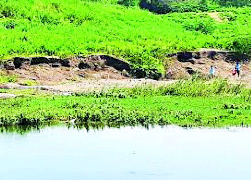 Illegal sand extraction from river basins in Pusad taluka | पुसद तालुक्यात नदी-नाल्यांच्या पात्रातून अवैध वाळू उपसा जोरात