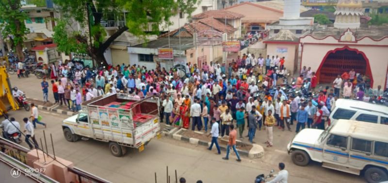Shiv Sena breakout in Bhandara District Workers office | भंडारा जिल्हा कामगार कार्यालयात शिवसेनेची तोडफोड