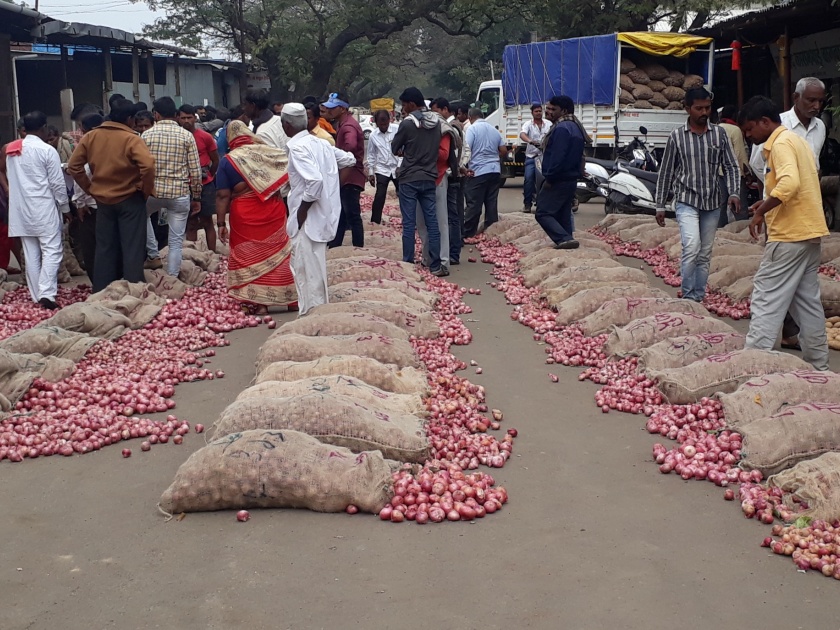 Kolhapur Bazar Samiti Rs. 3,000 quintal onion | कोल्हापूर बाजार समितीत कांद्याला विक्रमी दर, ११ हजार रुपये क्विंटल कांदा