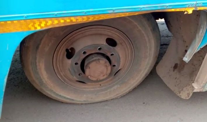 In Bhandara district, the wheel of Bhardhaw bus came off; The student survived briefly | भंडारा जिल्ह्यात भरधाव बसचे चाक निखळले; विद्यार्थी थोडक्यात बचावले