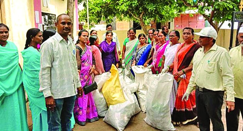 Collection of ten thousand kg plastic waste in Buldana district | बुलडाणा जिल्ह्यात दहा हजार किलो प्लास्टिक कचऱ्याचे संकलन