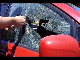Swaminagar smashed car glass | स्वामीनगरला कारची काच फोडली
