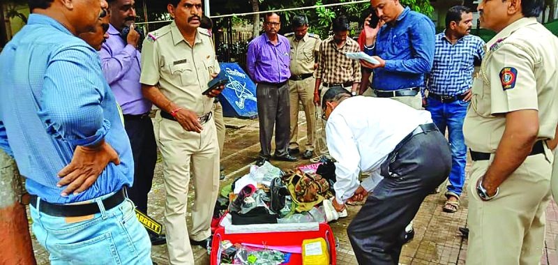 unmanageable bag was found in Ahmedabad-Howrah Express | अहमदाबाद-हावडा एक्स्प्रेसमध्ये बेवारस बॅग आढळल्याने खळबळ