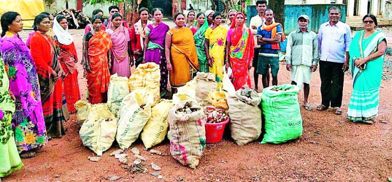 Women catch Chhattisgarh liquor | महिलांनी पकडली छत्तीसगडी दारू