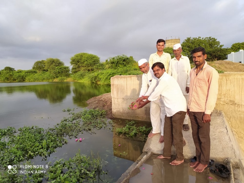 The problem of drinking water of Mitla village has been solved by repairing the dam | बंधारा दुरु स्ती केल्याने मिटला गावचा पिण्याचा पाण्याचा प्रश्न