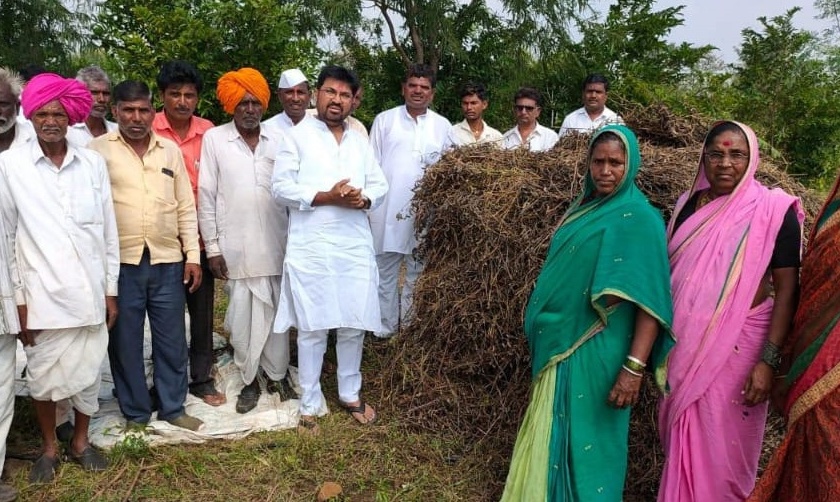 Panchayat will not tolerate crop insurance discrimination - | पंचनामे, पीकविम्यातील भेदभाव खपवून घेणार नाही- खोतकर