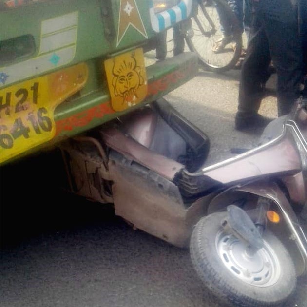 In Jalna, three college student girls were dashed by trucks | जालन्यात तीन महाविद्यालयीन विद्यार्थिनींना ट्रकने उडवले