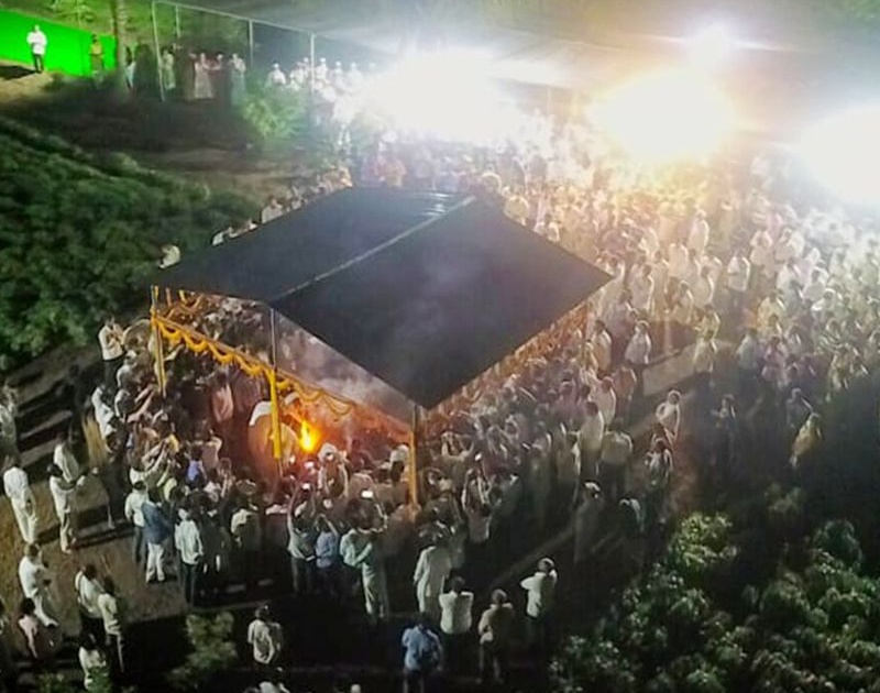 Shivshankarbhau Patil funeral in Shegaon | गेले दिगंबर ईश्वर विभूती...राहिल्या त्या कीर्ती जगामाजी...