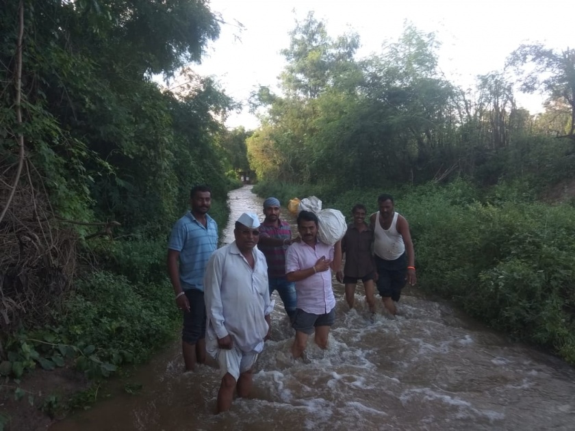 The decision of the city from the Shivarista community near Bhor-Vithwadi | भऊर-विठेवाडी जवळचा शिवरस्ता लोकवर्गणीतून दुरु स्तीचा निर्णय