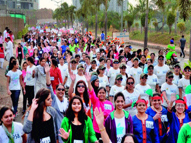 2.5 million women participated in Woman Walkthon: Trying to stay healthy | अडीच हजार महिलांचा सहभाग वुमन वॉकथॉन : निरामय आरोग्यासाठी रहा प्रयत्नशील