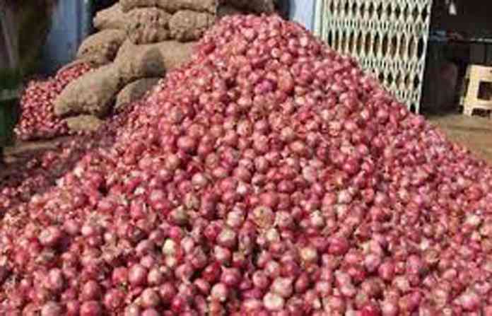 Prime Minister's Office of Nathaleed Onion Producer, who has sent money orders, has taken the decision | मनीआॅर्डर पाठविणाऱ्या नैताळेच्या कांदा उत्पादक शेतकºयाची पंतप्रधान कार्यालयाने घेतली दखल