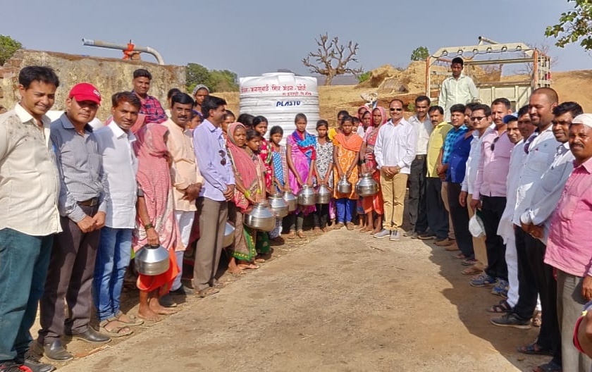 Kalsubai Mitra Mandal sarcastically urged to water the water | बर्डेवाडीकरांना पाणी पाजण्यासाठी सरसावले कळसुबाई मित्र मंडळ