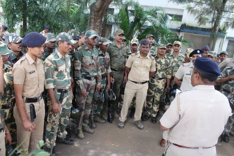 Police ready to immerse Ganesh | गणेश विसर्जनासाठी पोलीस सज्ज