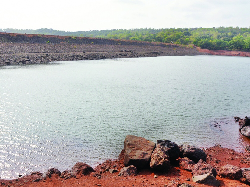 Water scarcity in Ratnagiri district, impact on over one hundred taps | रत्नागिरी जिल्ह्याला पाणीटंचाईचा चटका, शंभरपेक्षा जास्त नळपाणी योजनांवर परिणाम