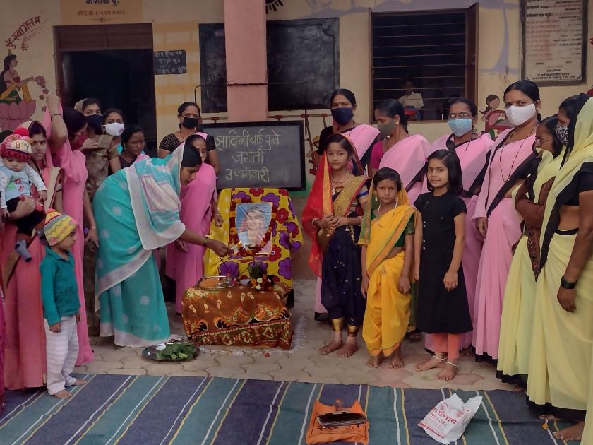 Savitribai Jayanti celebrated at Anganwadi in Kerala | केऱ्हाळे येथे अंगणवाडीत सावित्रीबाई जयंती साजरी