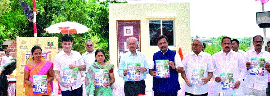  Year-end celebration in the village of Hindi, Gujarati books books in Bhilar: with open audience, publication of souvenirs | भिलारमध्ये हिंदी, गुजराती पुस्तके पुस्तकांच्या गावात वर्षपूर्ती सोहळा : खुल्या प्रेक्षागृहासह, स्मरणिकेचे प्रकाशन