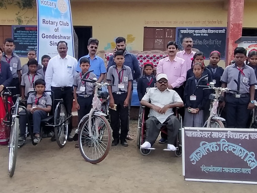  Distribution of bicycles to handicapped students | पाडळी विद्यालयात दिव्यांग विद्यार्थ्यांना सायकलींचे वाटप