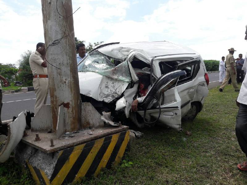  Three deaths along with two advocates of Kolhapur in collision near Nippani | निपाणीजवळील अपघातात कोल्हापूरच्या दोन वकिलांसह तिघांचा मृत्यू