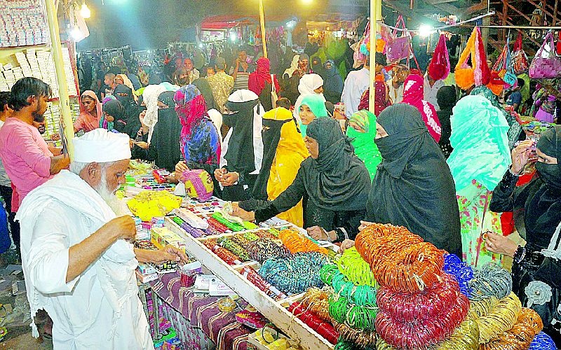 The market for Ramadan is decorated | रमजानसाठी बाजारपेठ सजली