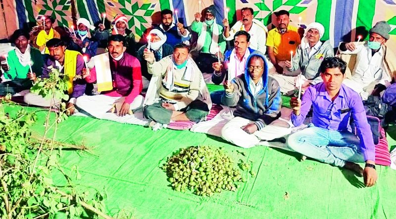 Farmers woke up at night in support of the Delhi agitation | दिल्ली आंदोलन समर्थनार्थ शेतकऱ्यांनी रात्र जागली