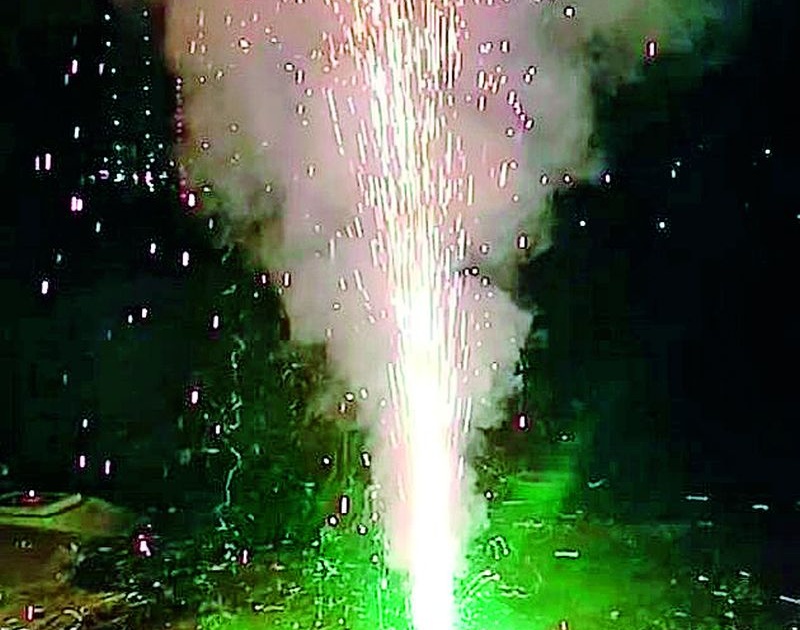'Firecrackers' to Amravati residents' rules, polluting fireworks in the sky! | अमरावतीकरांचे नियमांना ‘फटाके’, आकाशात प्रदुषणकारी आतषबाजी !